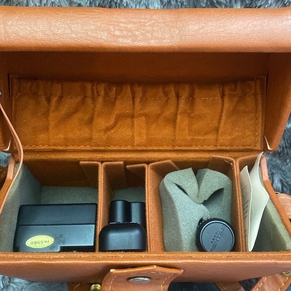Vintage Pentax Brown Leather Camera Bag with accessories. - Picture 14 of 16